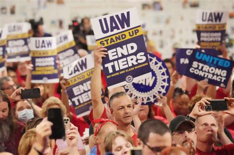 Ford Reveals Seventh Offer To Striking Uaw Workers Gm Announces More