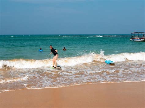 Hikkaduwa Sri Lanka March 4 2022 Woman Surfboards On Hikkaduwa