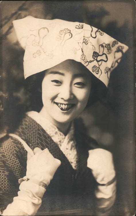 Japanese Woman Geisha Maiko Or Oiran Postcard