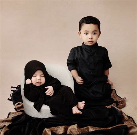 Bertemakan warna hitam, gold dan putih memang nampak menyerlah. "Syamsul versi gegirl ni.." 4 Foto Terbaru Anak Syamsul ...