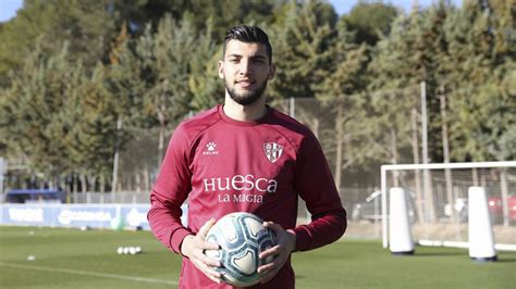 El que ha sido esta última temporada delantero del huesca se exhibió con la el deseo de rafa mir es el de regresar a la liga española, donde anotó este último curso 13 goles en. Huesca: Rafa Mir: "¿El gol del ascenso? Claro que me gustaría, pero ahora lo primero es la salud ...