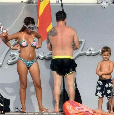 Captan A Esposa De Lionel Messi En Diminuto Bikini Y Arranca Suspiros En Instagram Repretel