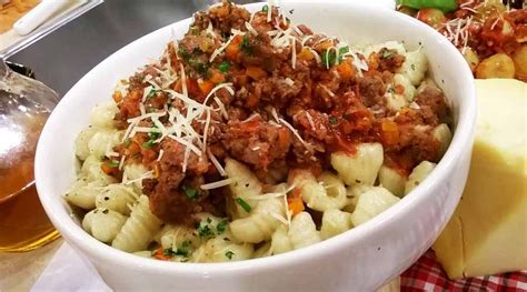Esta suculenta receta de pasta italiana se prepara con patatas, harina, huevo y sal. Ñoquis de papa con salsa bolognesa para el 29 - Recetas ...