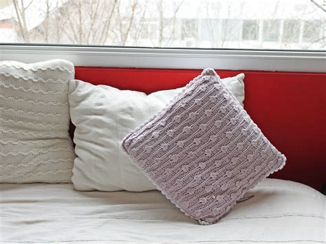 Decorating a teen girl's bedroom doesn't have to mean spending a ton of money on new furniture and accessories. How to Decorate a Teenage Girl's Black and White Bedroom ...