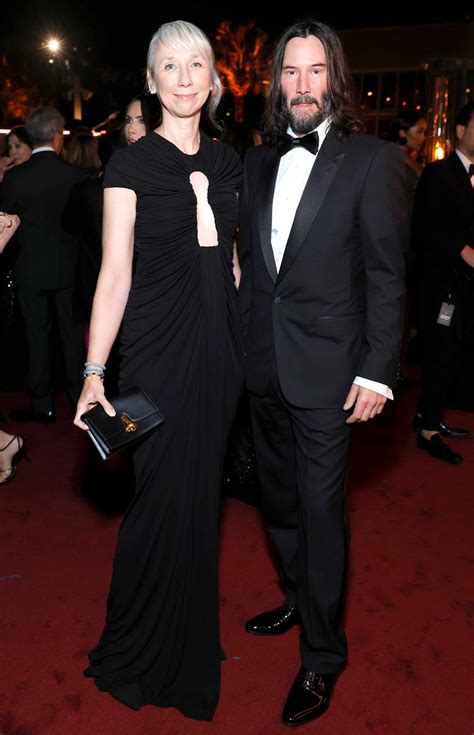 Keanu Reeves Alexandra Grant Hold Hands At 2023 Lacma Gala Photo