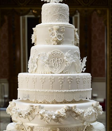 Miss middleton wished for her dress to combine tradition and modernity with the artistic vision that characterizes alexander mcqueen's work. Kate Middleton wedding dress goes on display at Buckingham ...