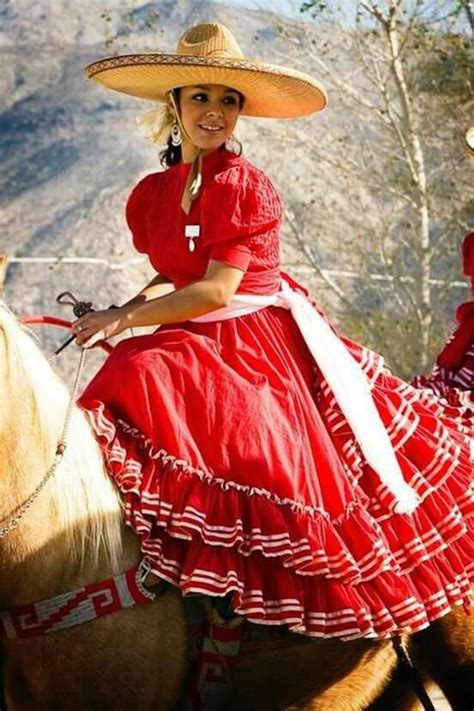 Pin De Angeles Vela En Rincones De México Vestidos Escaramuza Vestidos Mexicanos Vestidos De