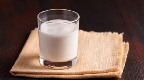 4 Manfaat Minum Segelas Susu Saat Sahur Dapat Meredakan Nyeri Ulu Hati