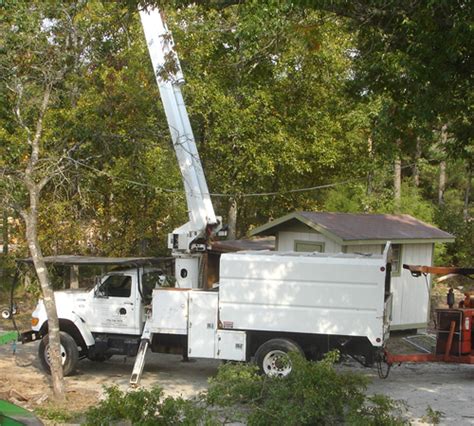 65 Ft Bucket Truck For All Seasons Tree Service
