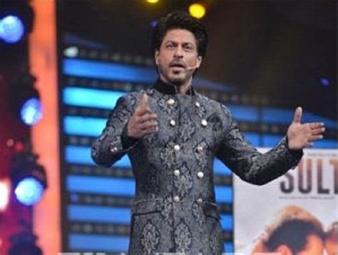 62nd Jio Filmfare Awards 2017 Shah Rukh Khan Makes Fun Of Him And We Cant Stop But Clap Hard