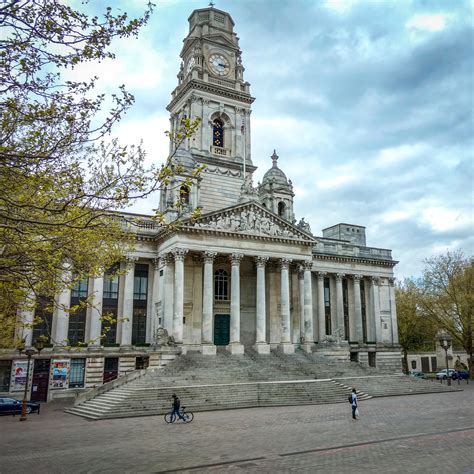 Portsmouth Guildhall & Guildhall Square | Breakfast in America