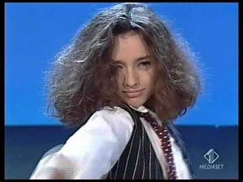 Divenuta famosa da teenager a non è la rai, ha tenuto alto il proprio successo nel corso degli anni. Ambra Angiolini - Arrivederci a questa sera - non è la rai ...