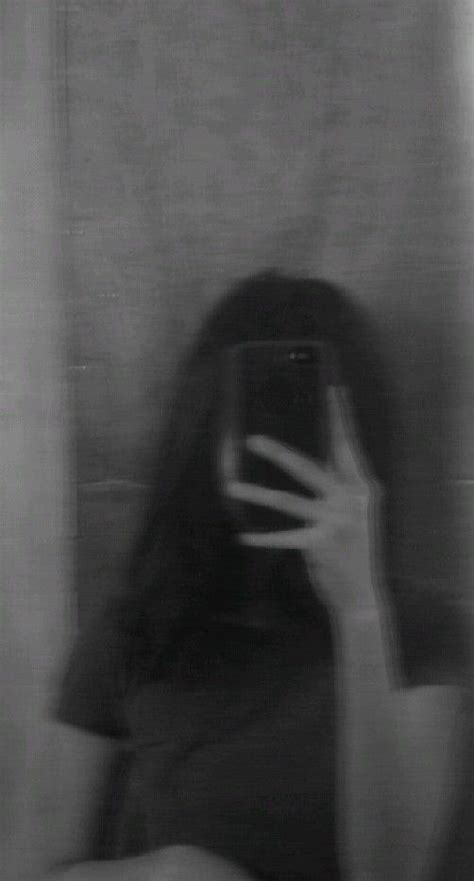 pin by houda klai on enregistrements rapides in 2022 blurred aesthetic girl mirror shot