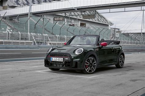 First Look The Refreshed 2022 Jcw Mini Motoringfile