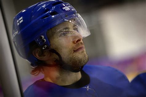 Tribute of carolina hurricanes tuomo ruutu from finland. Tuomo Ruutu sai päättää siirrostaan itse - "Meillä on hyvä ...