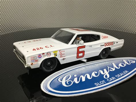 Plastik gibi size yönelik çok çeşitli slot car 1/32 seçenekleri bulunmaktadır. Monogram Revell 85-4842 David Pearson Dodge Charger Nascar ...