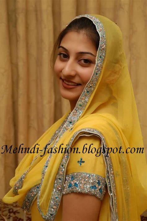 Such formal events include parties, bridal shower, engagement, nikkah, and wedding, etc. Latest Pakistani Indians & Arabic mehndi design jewelry ...