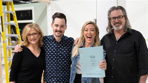 Lizzie Mcguire Reboot Hilary Duff Joined By Tv Mom Dad And Brother