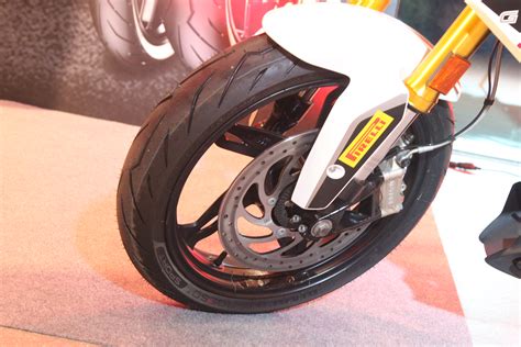 Chất lượng pirelli đã được nhiều anh em trải nghiệm và đánh giá khá cao, đặc biệt gai mới diablo rosso sport thiết kế các rãnh thoát nước kiểu flash nhìn rất đẹp, đậm chất thể thao. Kompon Pirelli Diablo Rosso Sport yang Diklaim Membuat ...