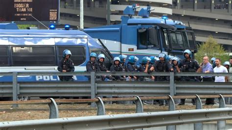 San Siro L Arrivo Dei Tifosi Croati Della Dinamo Zagabria Pronti