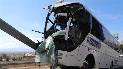 Tur otobüsü kazasında ölü sayısı e yükseldi Sözcü