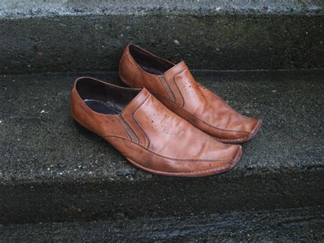 Pantalones mostaza mujer pantalones camel chamarra de mezclilla atuendo caramelo pantalon color caqui pantalon a fashion look from august 2012 featuring button shirt, brown pants and high heel shoes. In Our Closet: Men's Dress Shoes by Stacy Adams - The ...