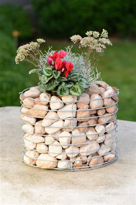 At once both industrially chic and quaintly folksy, the combined texture of stone and the. Decorative & Modern Gabion Planter Ideas - Unique Balcony ...