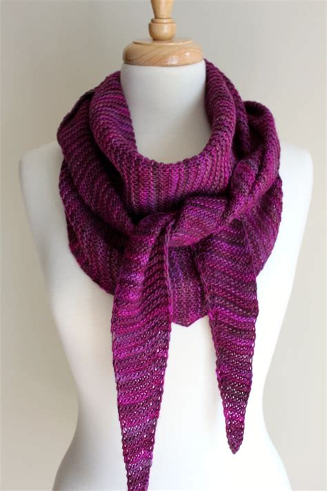 Free Knitting Patterns: Totally Triangular Scarf | Leah Michelle Designs
