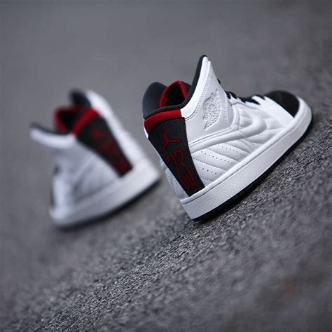 Air Jordan 1 Retro '99 'Black Toe' | Sole Collector