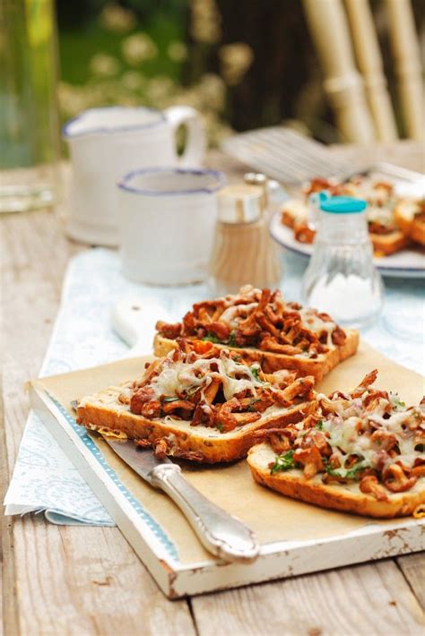 Pfifferling- Toast mit Käse überbacken Rezept