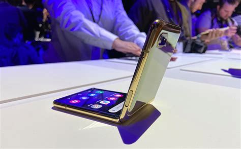 The galaxy z flip was the best foldable phone, at least until the galaxy z fold 2 came along. Samsung Galaxy Z Flip thoughts: Foldables might just matter - 9to5Google