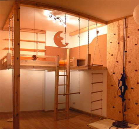 Neben einem gemütlichen schlafplatz wird das bett im kinderzimmer häufig auch als spielstätte, dem ganz persönlichen rückzugsort oder gmeinsam mit freunden als sitzplatz genutzt. Kinderzimmer | Fundholz | Kinder zimmer, Kinderzimmer ...