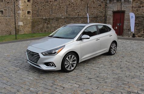 Learn more about its comfort space, high performance engine and safety. Hyundai Accent 2020 bản hatchback ra mắt, giá chỉ từ 350 ...
