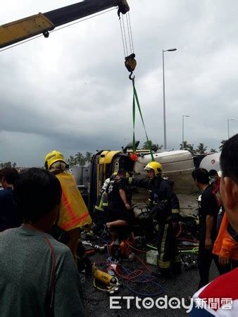 Include (or exclude) self posts. 國道3號林邊交流道 化學槽車翻覆「駕駛一度受困」 | ETtoday社會 | ETtoday新聞雲