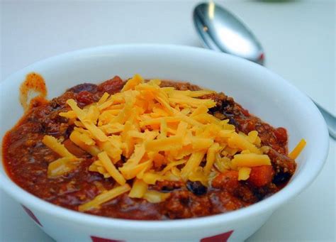 In a large heavy pot, brown the ground beef with the garlic until it's totally cooked. The Pioneer Woman's Chili. I have been craving chili ...