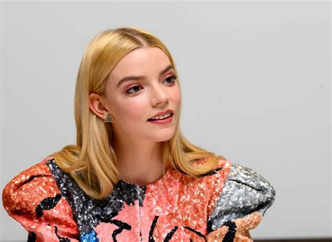 For a historically accurate look with a fresh take, i wanted to accentuate the tiny, delicate curls that. Anya Taylor-Joy - Emma. protrait at press conference The ...