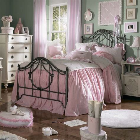 Maybe you would like to learn more about one of these? 38+ The True Meaning of Vintage Bedroom Decoration en 2020 ...