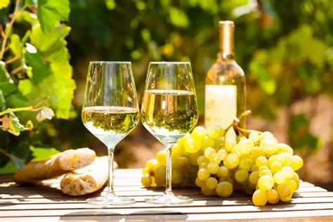 10 Popular White Wine Grape Varieties From All Over The World Taste
