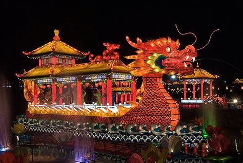 Wu wrote about the duanwu festival, which falls on the fifth day of the fifth lunar month and has long been regarded as an important traditional chinese festival. Dragon Boat Festival in memory of the ancient Chinese poet ...