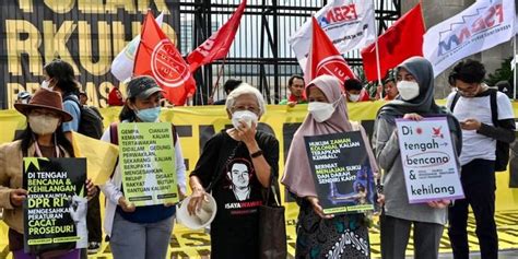 indonesian parliament approves legislation banning sex outside marriage raw story