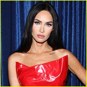Megan Fox Calls Out Lensa Apps Magic Avatars After Her Ai Generated Photos Were Highly