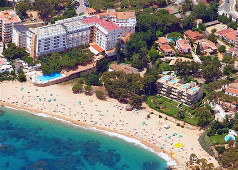 Playa de aro tiene su origen en un pequeño pueblo de pescadores establecido en una gran playa de 2 kilómetros. ApartHotel H·Top Caleta Palace, Castell-Platja d'Aro, Spain | HotelSearch.com