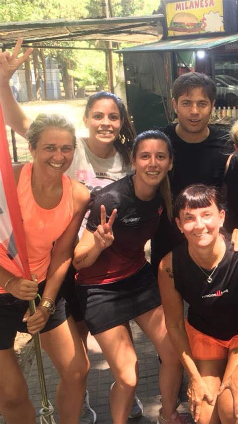 Los hijos de kicillof mejores vestidos que él, publicó otro. Fotografían a Kicillof paseando en bicicleta con su hijo ...