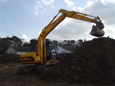 Excavator hire 13000kg (13 ton) JS130 excavator