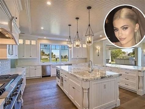 See more of khloé kardashian on facebook. Pin by Julie Fox Kleinkopf on Val | Cool kitchens, Kitchen ...