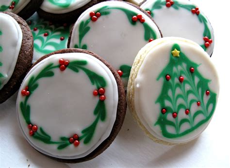 Decorated christmas cookies don't have to be difficult. Chocolate Covered Oreos and Iced Christmas Sugar Cookies ...