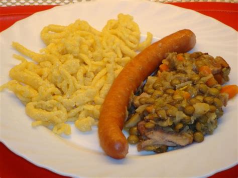 Schwäbische Linsen mit Spätzle und Saitenwüste Rezept