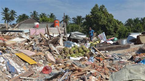 Death Toll From Quake That Hit Indonesian Island Passes 430