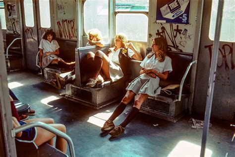 Girls On The Subway In New York 1979 Nyc Subway Fotos Vintage