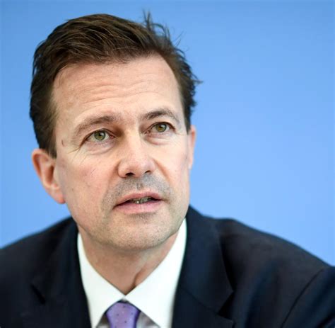 Du musst dir keine sorgen machen. Regierung: Keine Entscheidung zu Luca-App und Stufenplan ...
